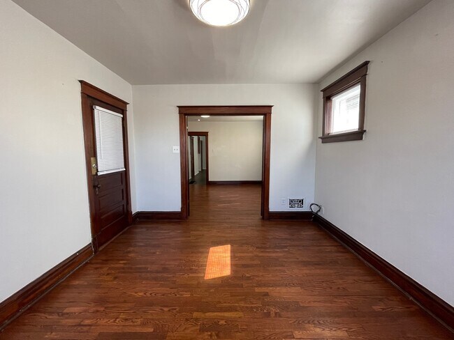 Building Photo - 4226 Dewey Ave