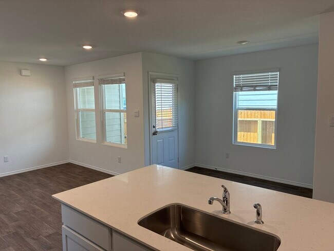 Building Photo - Charming 3BR/2BA Home in San Antonio – Mod...
