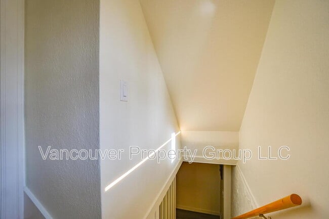 Building Photo - 309 W 37th St