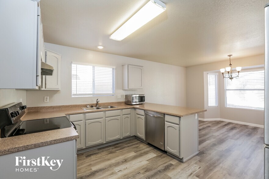 Building Photo - 2914 E Muirwood Dr