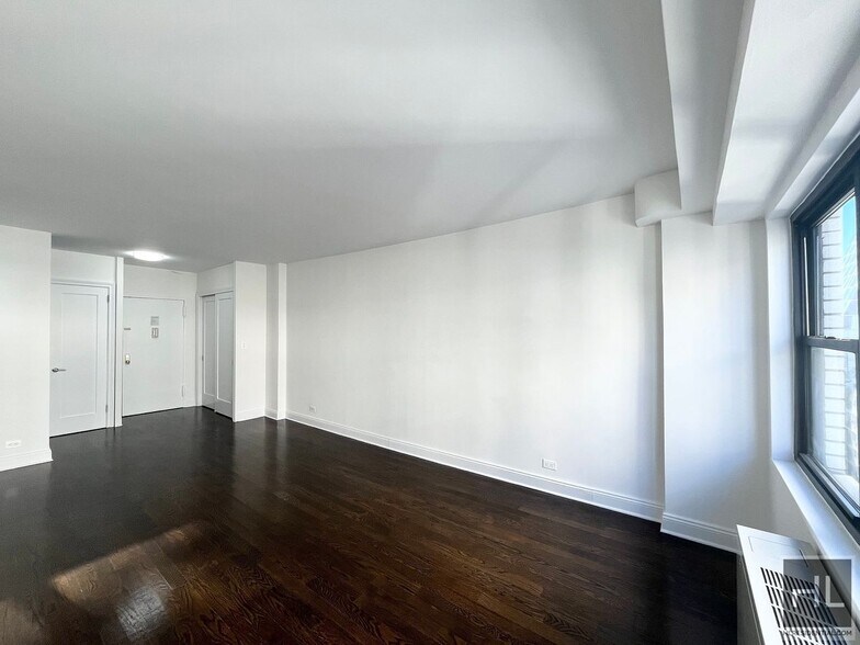Primary Photo - Luxury 5th Avenue Studio