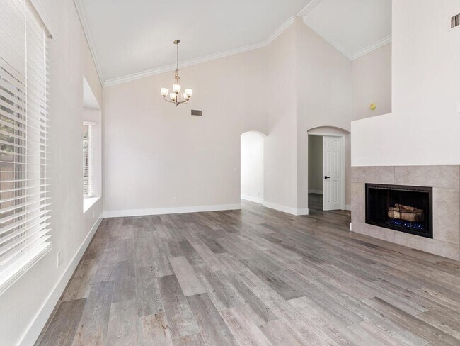 Building Photo - Rancho Del Oro Home