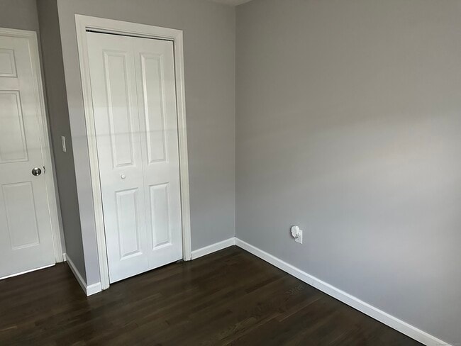 Building Photo - 484 Meriden Ave