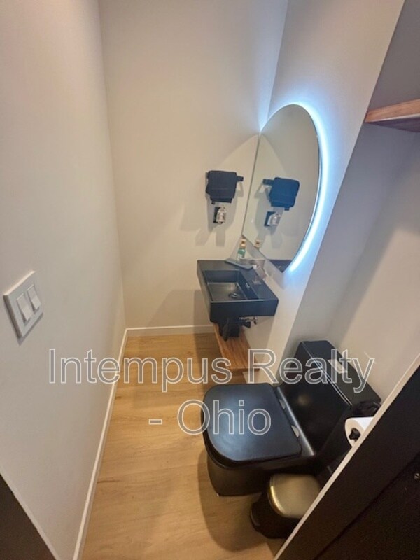 Building Photo - 6123 Brandon Dr