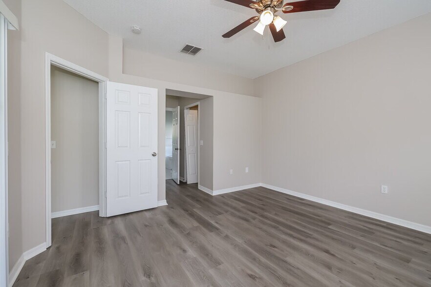 Building Photo - 556 Pinehurst Cove
