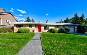 Building Photo - Updated 2 Bedroom House in Magnolia