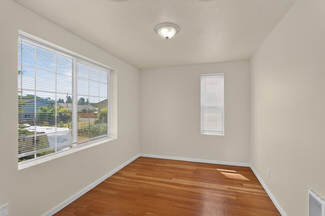 Building Photo - 2038 SE 171st Ave