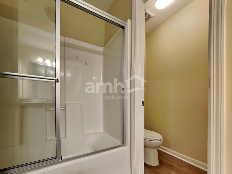 Building Photo - 507 Round Rock Trl