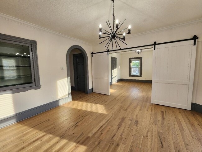 Building Photo - 105 E Main St