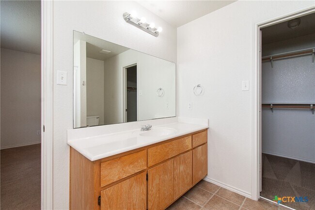 Building Photo - 3902 Bolivar Dr