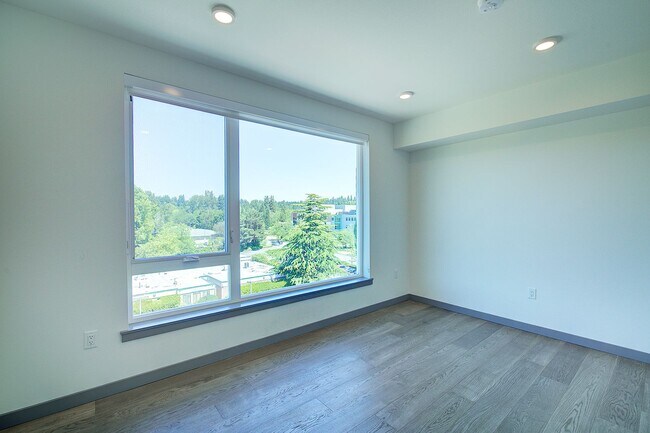 Building Photo - 0bd/1ba Kirkland Condo