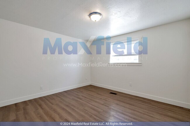 Building Photo - North Salt Lake 2 BD 1 BA Only $500 Deposi...