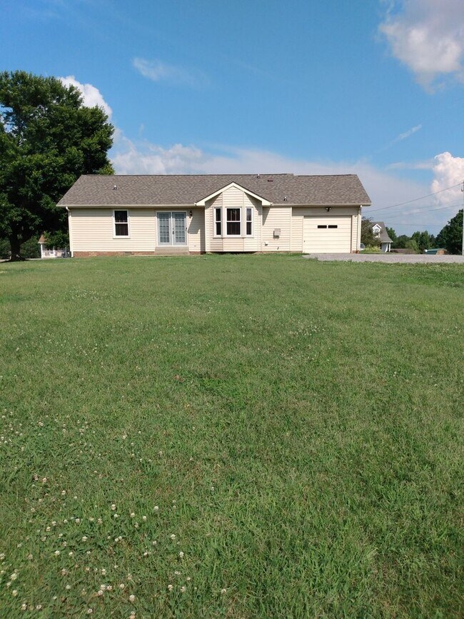 Building Photo - 2640 Holt Ln