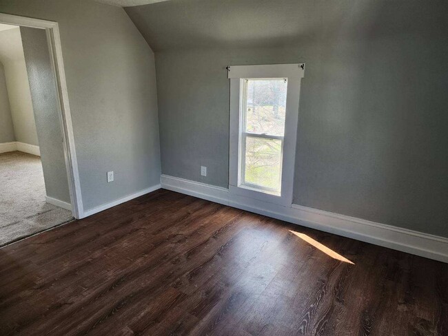 Building Photo - 3 Bedroom House for Rent