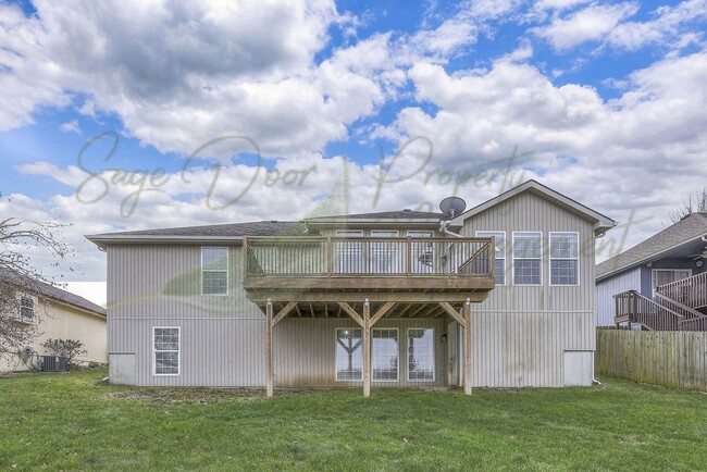 Building Photo - STUNNING GRAIN VALLEY HOME!!!