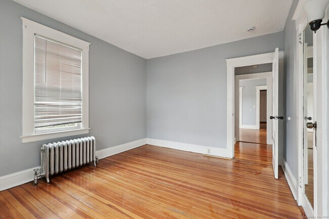 Building Photo - 15-17-17 Mountford St