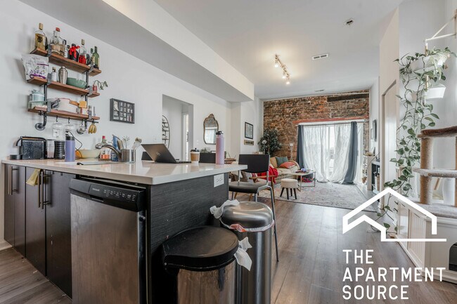 Building Photo - 2022 S Throop St