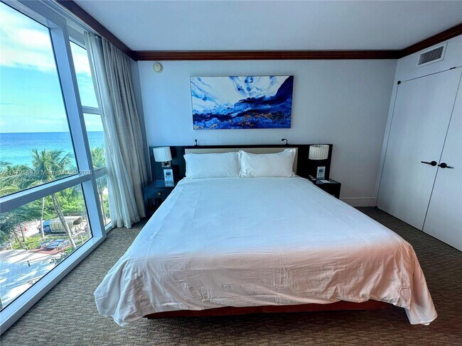 Building Photo - 6801 Collins Ave