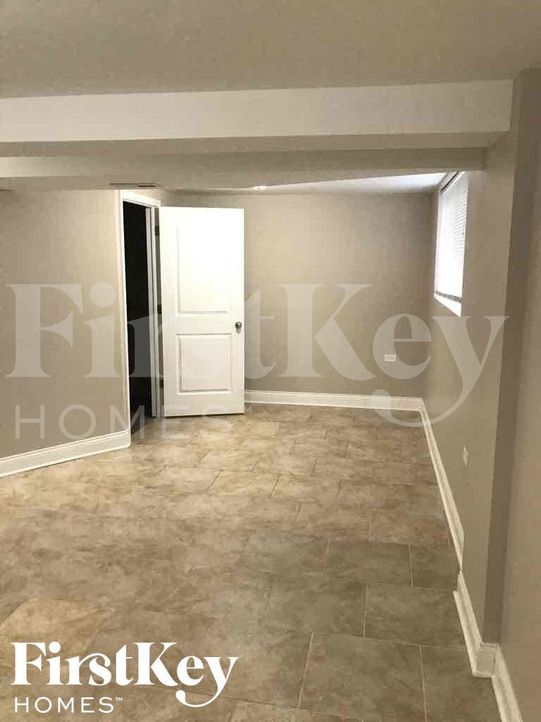 Building Photo - 430 E Clark St