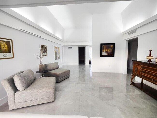 Building Photo - 5109 Banyan Ln