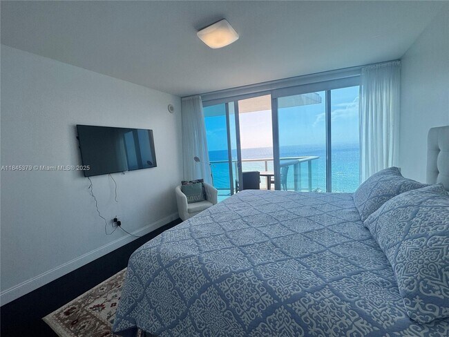 Building Photo - 17001 Collins Ave