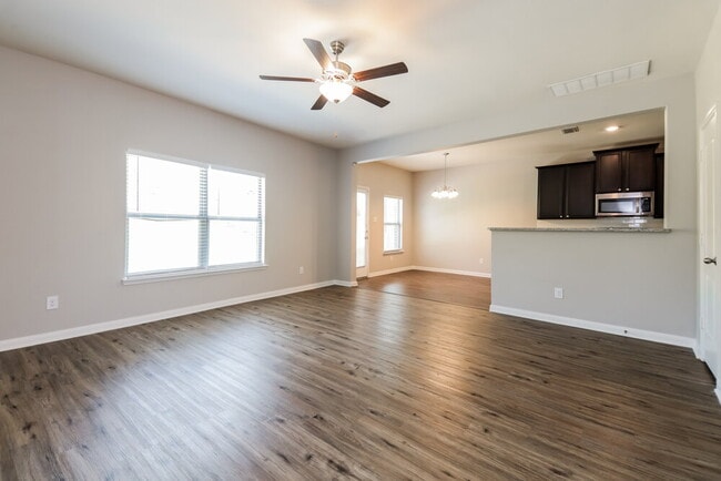 Building Photo - 2928 Parker Dr