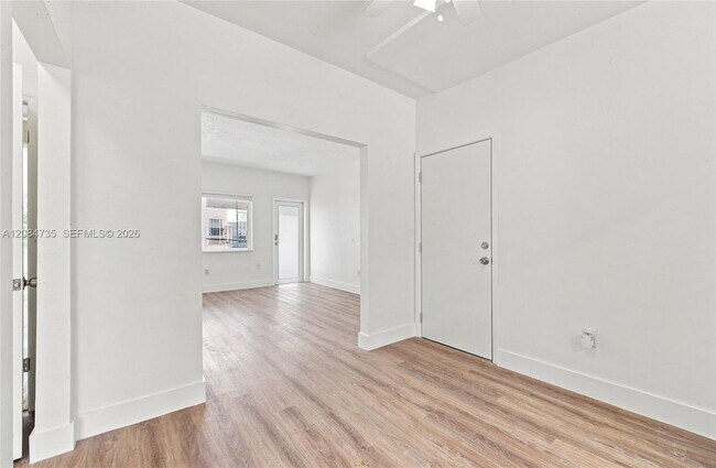 Building Photo - 318 NE 80th St