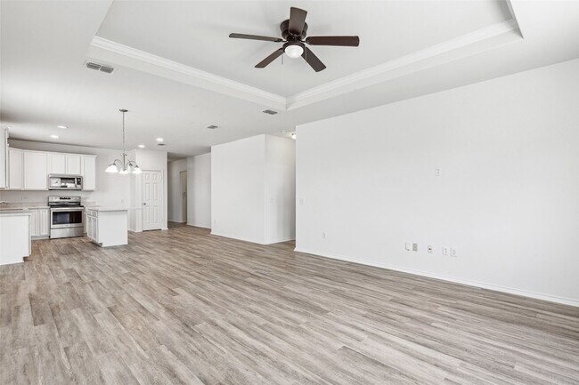 Building Photo - 1641 Vernon Dr