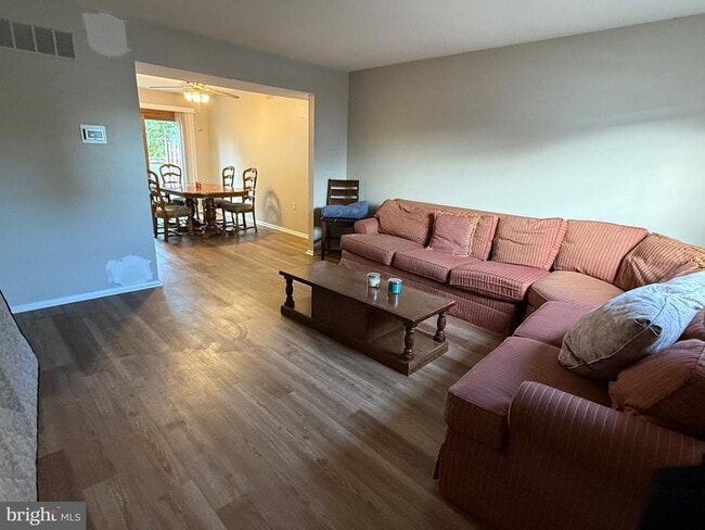 Building Photo - 34 King Charles Cir