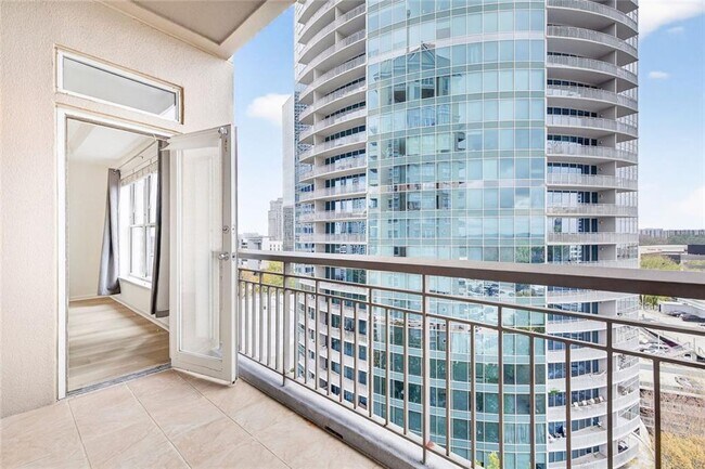 Building Photo - 3334 Peachtree Rd NE