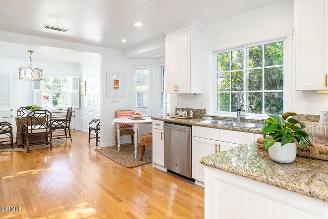 Building Photo - 2065 San Marino Ave