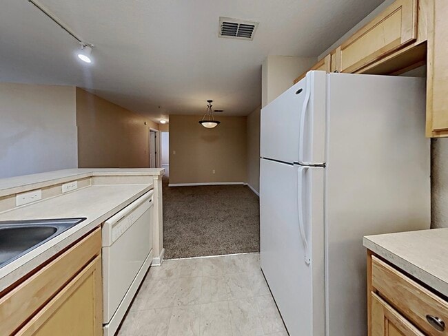 Building Photo - 5800 Lake Pointe Village Cir