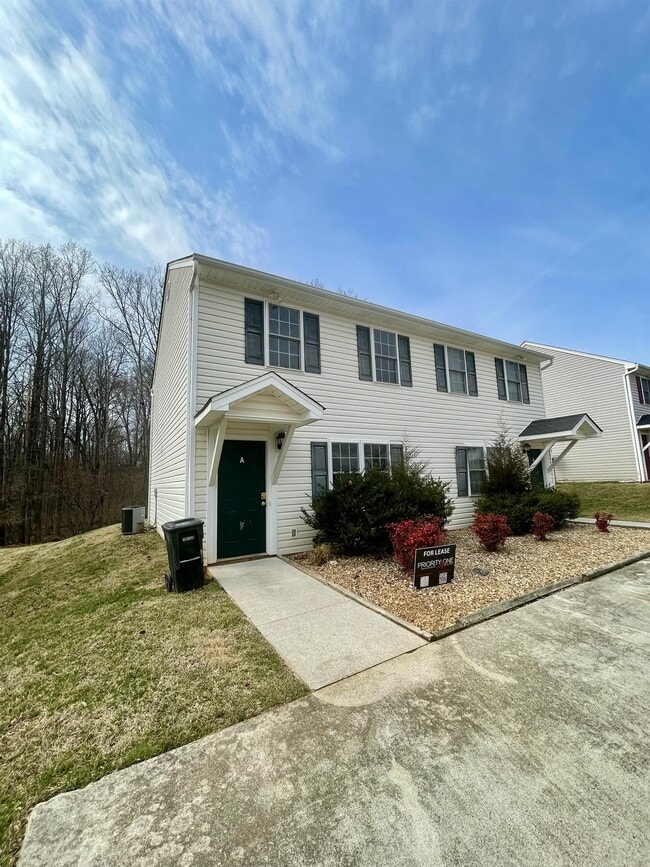 Primary Photo - 125 Primrose Ln