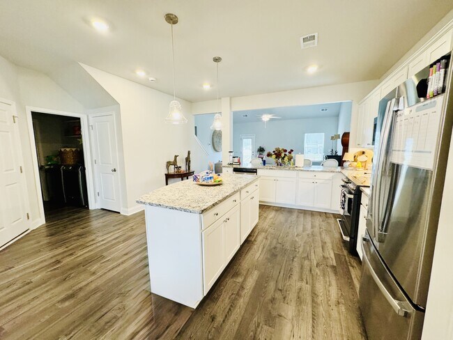 Building Photo - 2464 Campton Lp