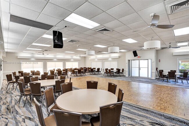 Building Photo - 1450 NW 18th Ave