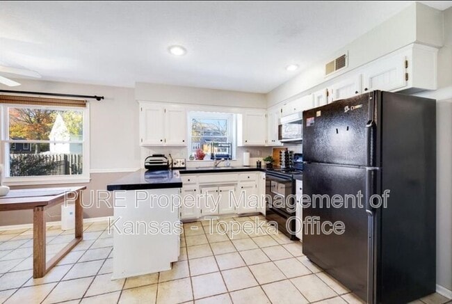 Building Photo - 3708 SW Windemere Dr