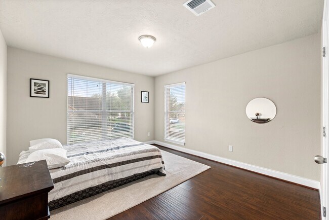 Building Photo - 25915 Lockspur Ct