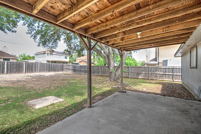 Building Photo - 2803 Willow Springs Rd