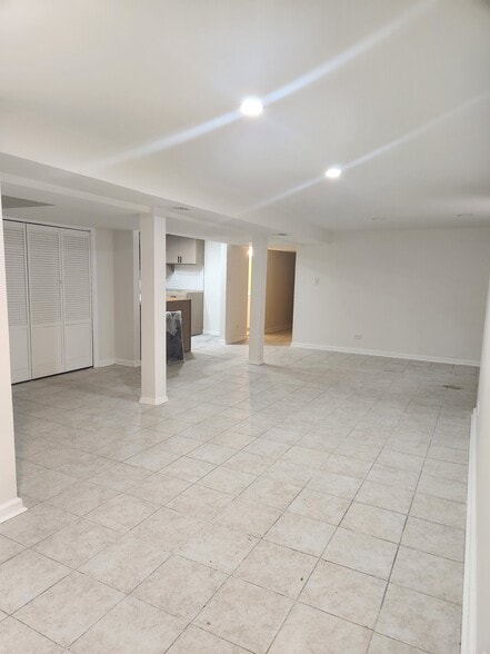 living/dining - 4939 W Cornelia Ave