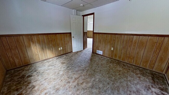 Building Photo - Apartment