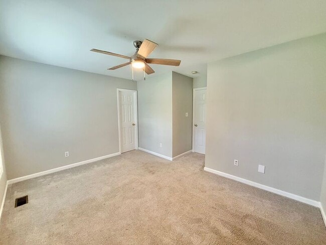 Building Photo - 119 Percheron Dr