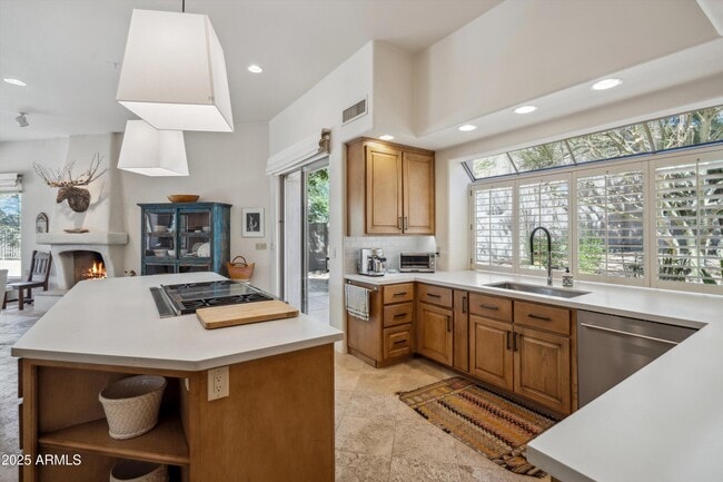 Building Photo - 7466 E High Point Dr