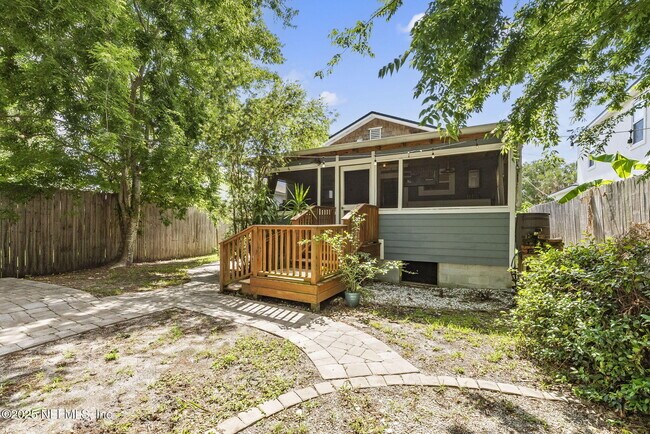 Building Photo - 206 Cabeza St