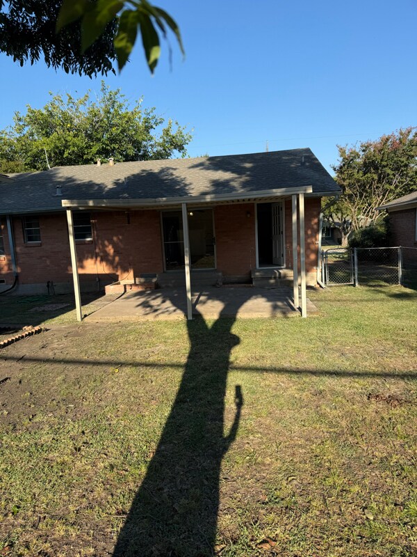 Building Photo - 105 S Weatherred Dr
