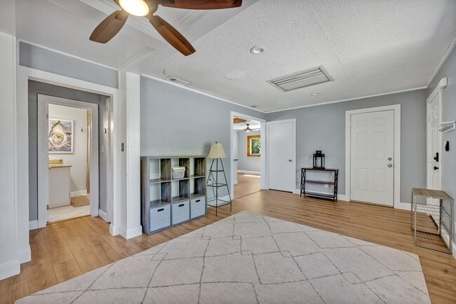 Building Photo - 525 S Crystal Lake Dr
