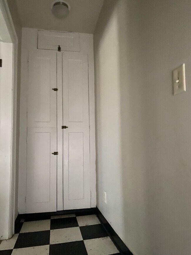 Building Photo - 3 Bedroom 1 Bathroom Single Family Home, N...