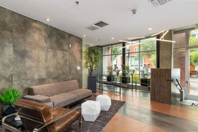 Building Photo - SD: Modern 1BR/2BA Condo with 2 Parking Spaces in Downtown San Diego!