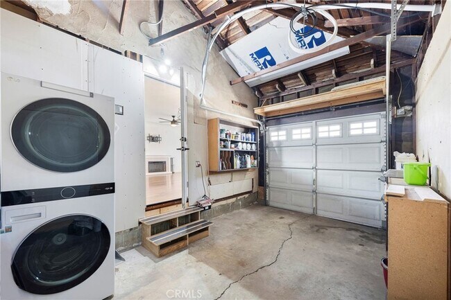 Building Photo - 13616 Hermes St