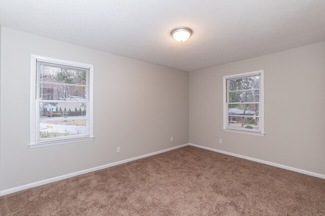 Building Photo - Beautiful Large Home in the Heart of Raleigh!