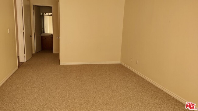 Building Photo - 625 S Berendo St